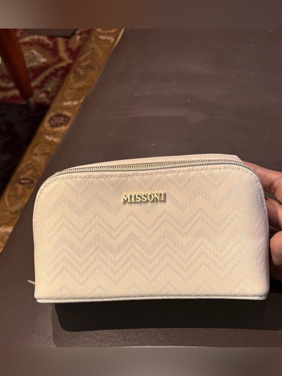 Missoni | Bags | Missoni Cream Chevron Cosmetic Pouch With  Missoni Cream Chevron Pouch with Gold Hardware